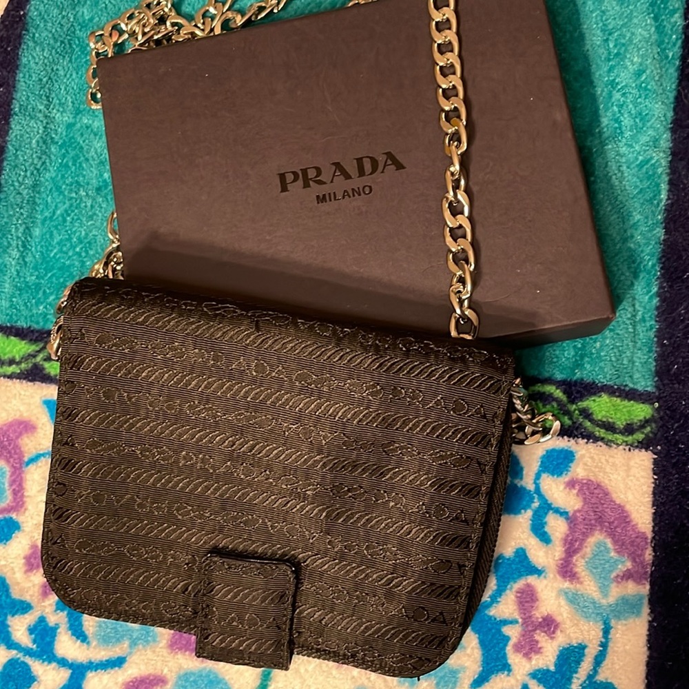 GUC PRADA plus free chain